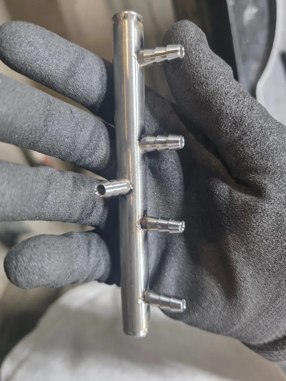Laser-welded tube assembly with welded fittings produced at RWS